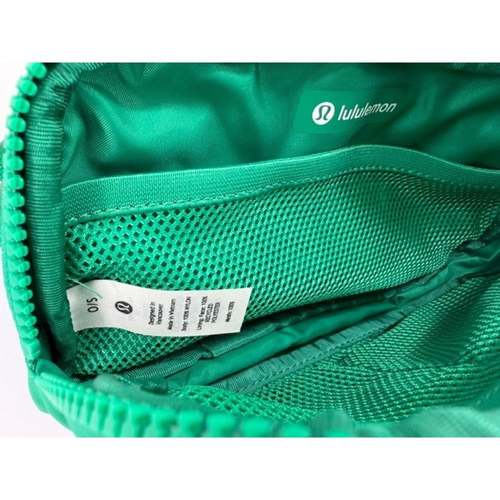 Lululemon Everywhere Belt Bag Green Crossbody Essentials Pouch NWT - Picture 6 of 7